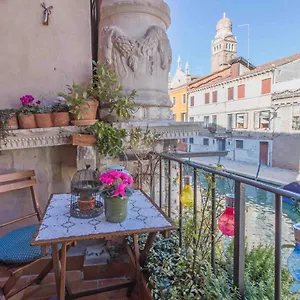 Ca Cammello Private Terrace And Canal View Apartment Venice